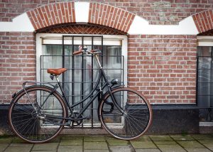 Waar huur je een fiets bij Amsterdam Centraal?